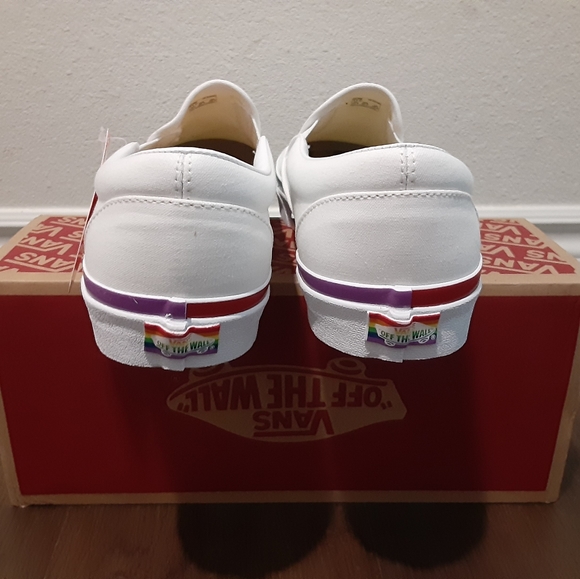 Vans - Picture 2 of 4